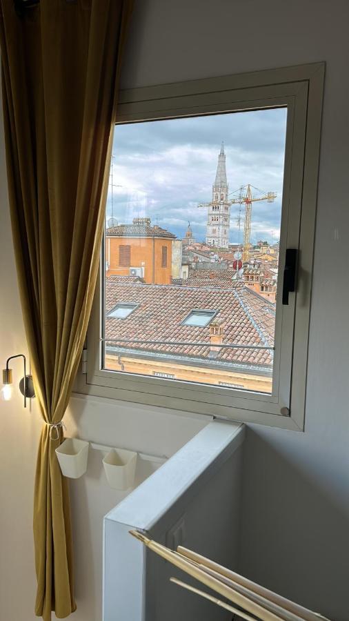 Tower 22 - Centre And Near Train Station Apartman Modena Kültér fotó
